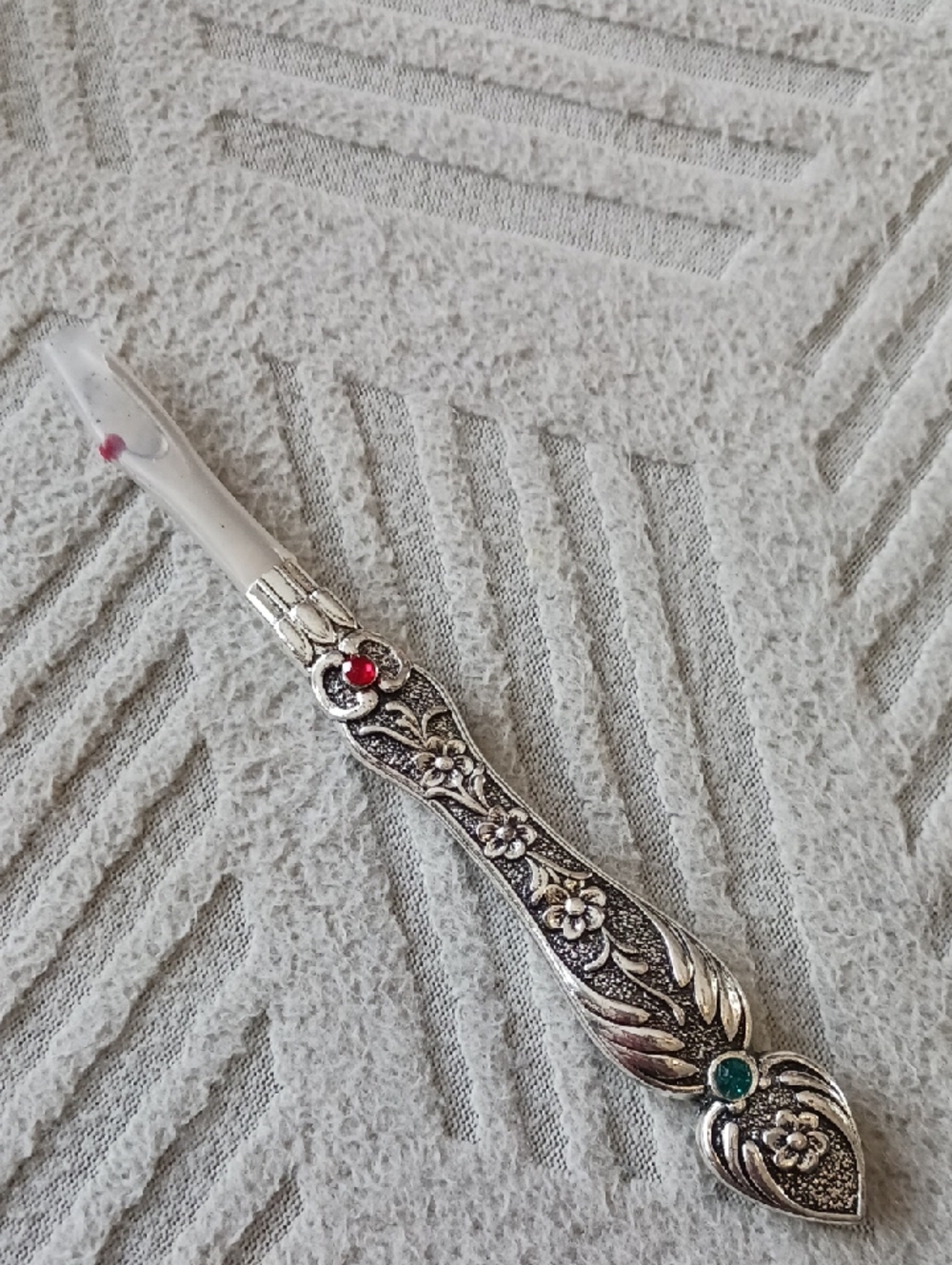 NIB Ornate Silver Floral Crystal Handle Thread Ripper